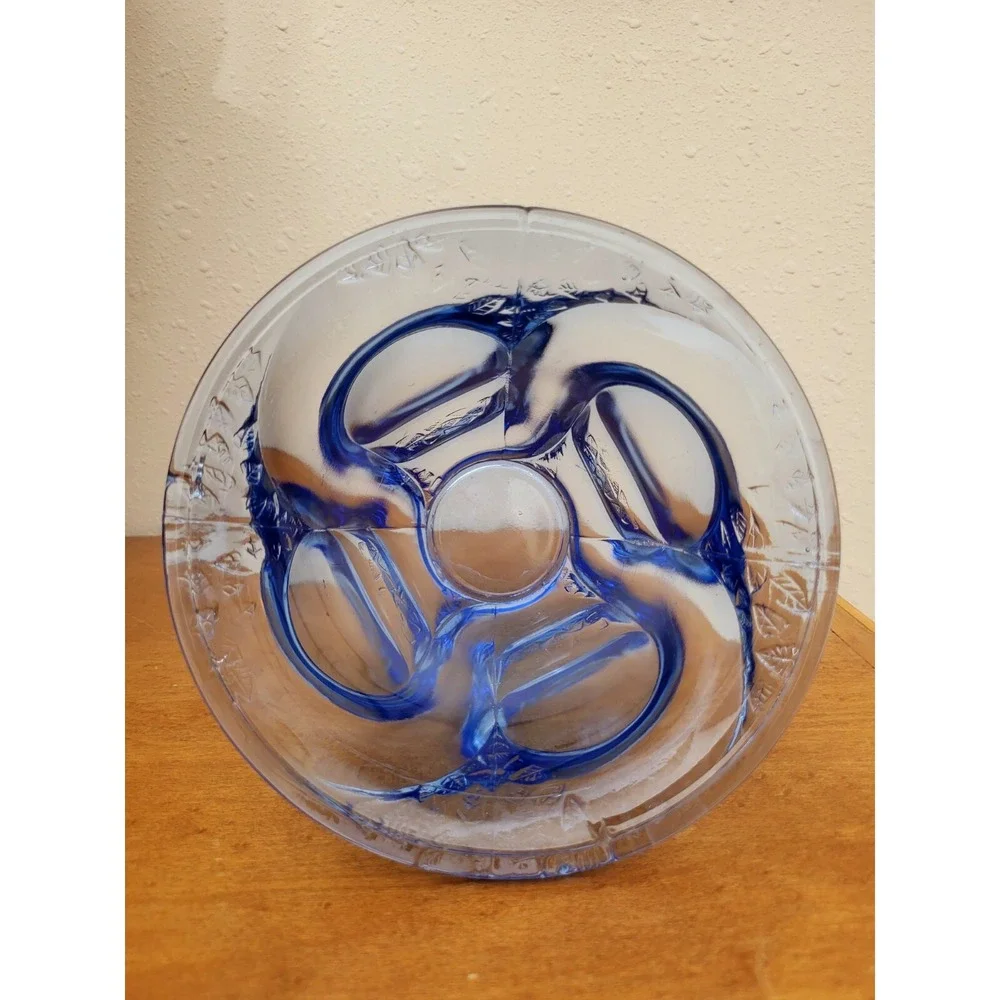 L.E. Smith Pressed Glass Cobalt Blue Etched Raised Floral Design 3D Footed Vase‎